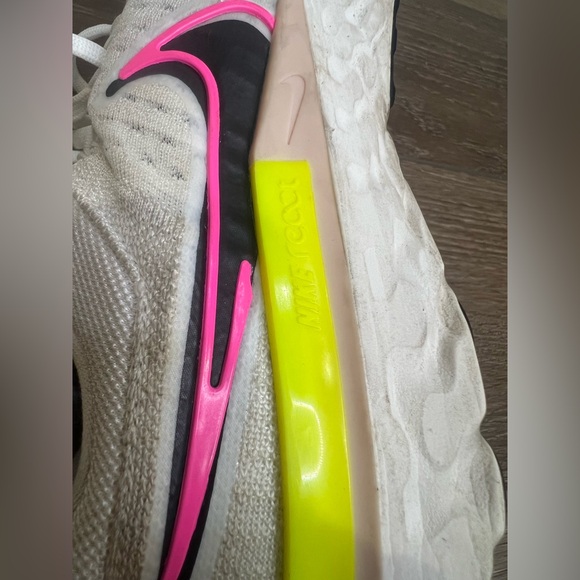 Women's Nike React Infinity Run Flyknit 2 - Picture 8 of 9